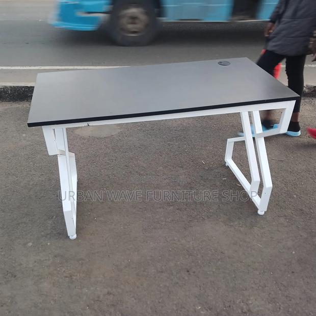 Study Exemplary Desk