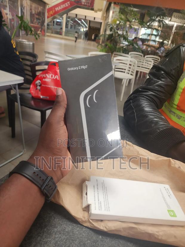 New Samsung Galaxy Z Flip7 256 GB Black