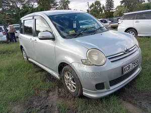 Toyota Sienta 2007 Silver