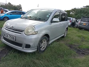 Toyota Sienta 2007 Silver