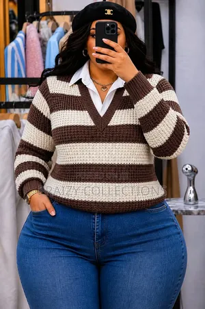 Blocked Sweater With White Collar
