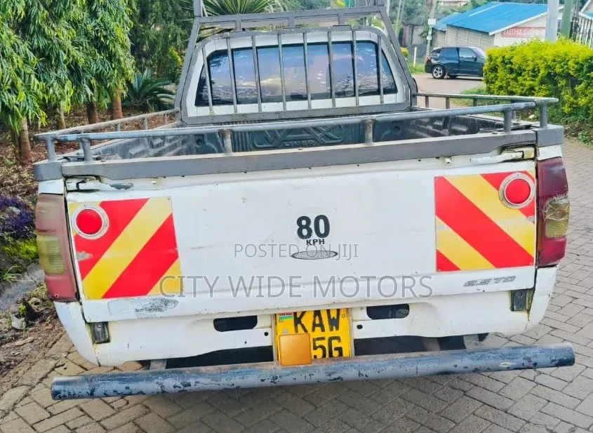 Isuzu D-MAX 2006 White
