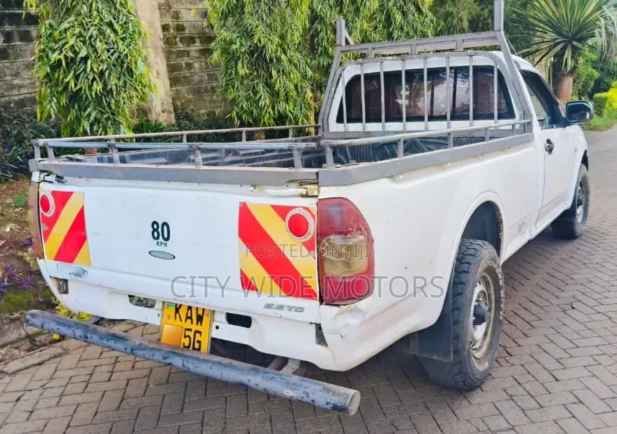 Isuzu D-MAX 2006 White