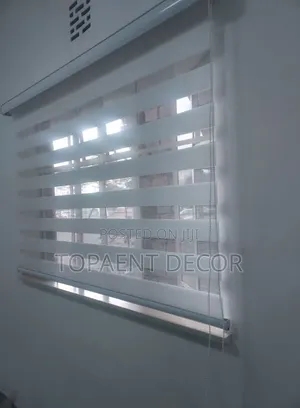 Plain White, Simple Mechanism for Horizontal Office Window Blinds