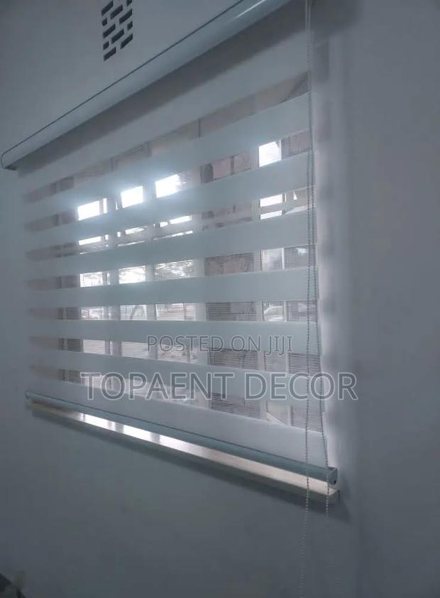 Plain White, Simple Mechanism for Horizontal Office Window Blinds