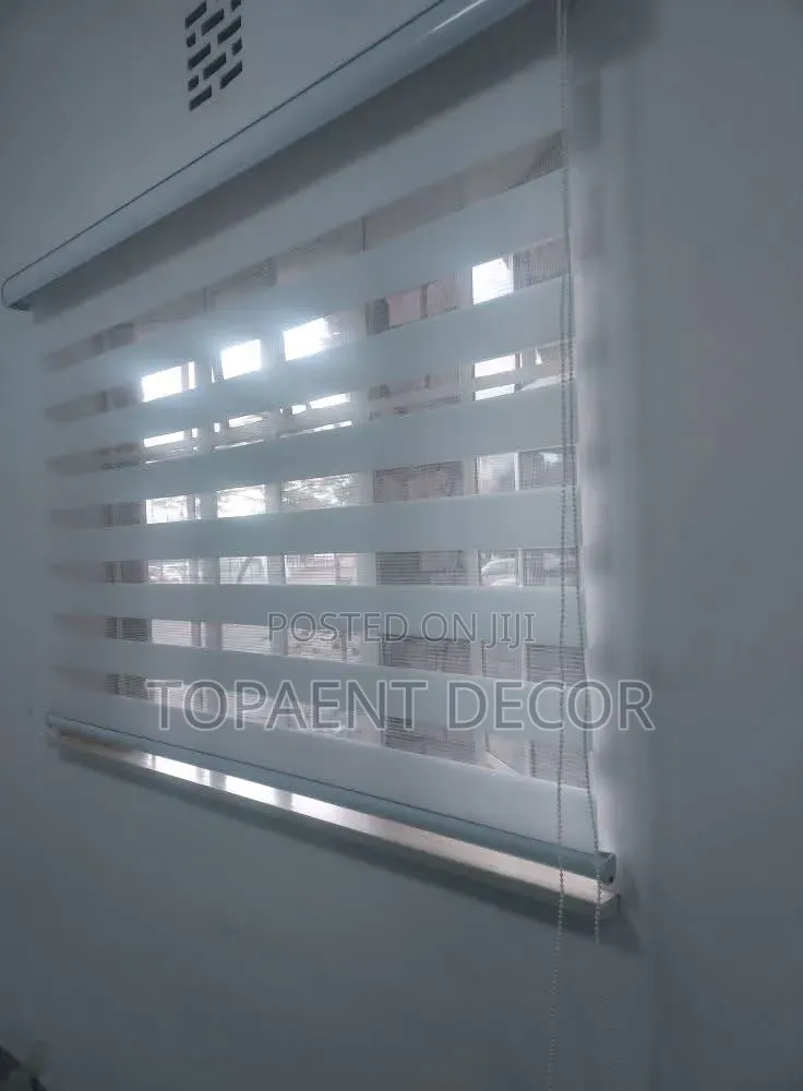 Plain White, Simple Mechanism for Horizontal Office Window Blinds