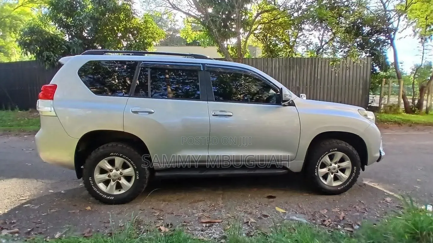 Toyota Land Cruiser Prado 2011 Silver