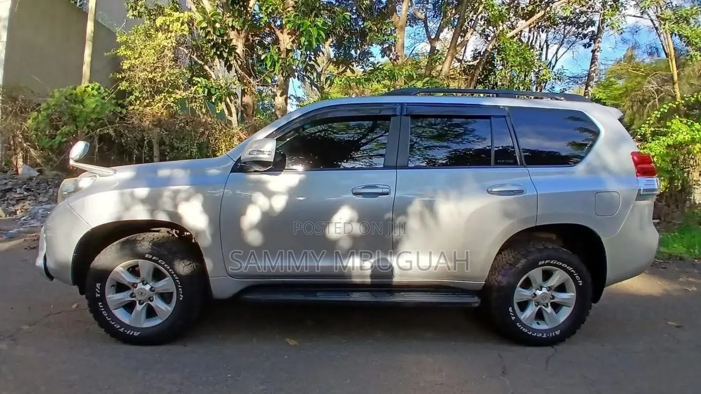 Toyota Land Cruiser Prado 2011 Silver