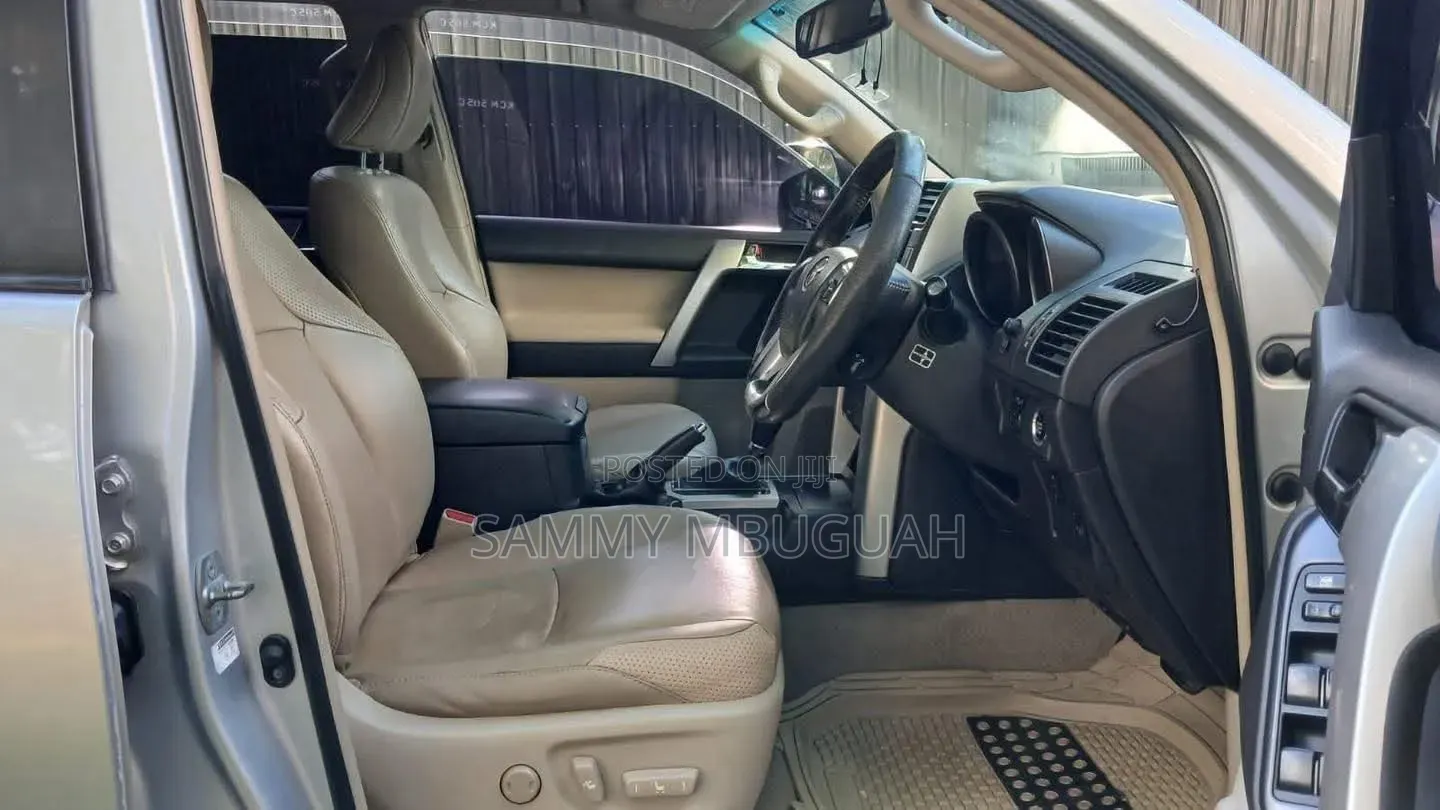 Toyota Land Cruiser Prado 2011 Silver