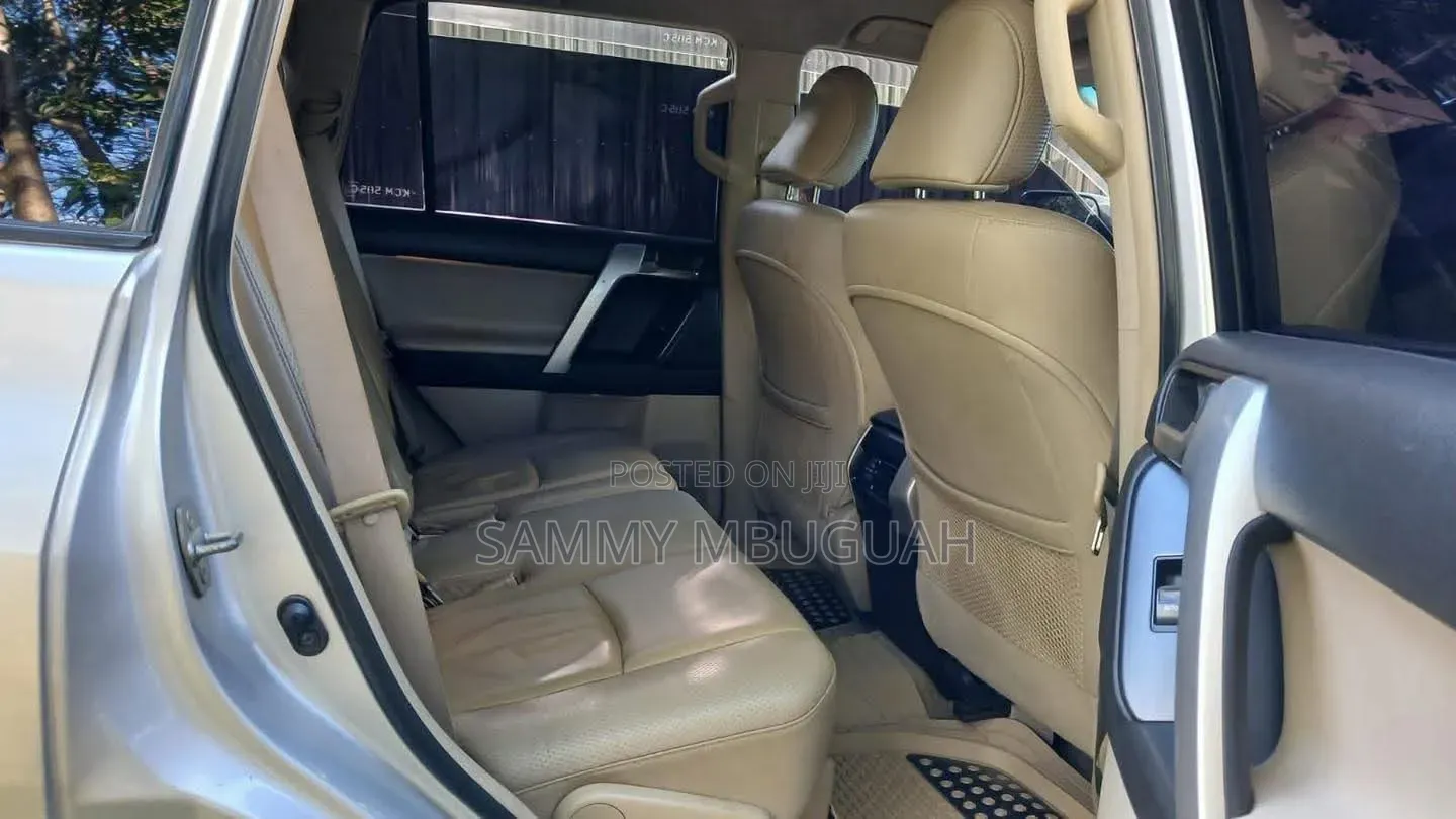 Toyota Land Cruiser Prado 2011 Silver