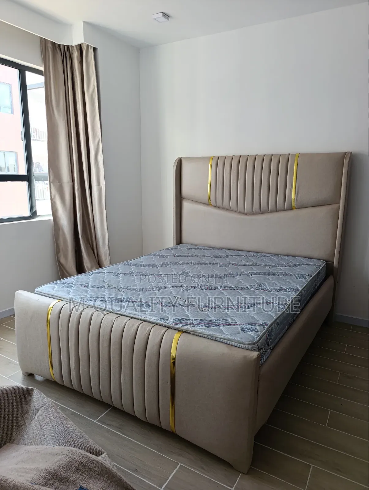 Elegant Bed With Modern Finish