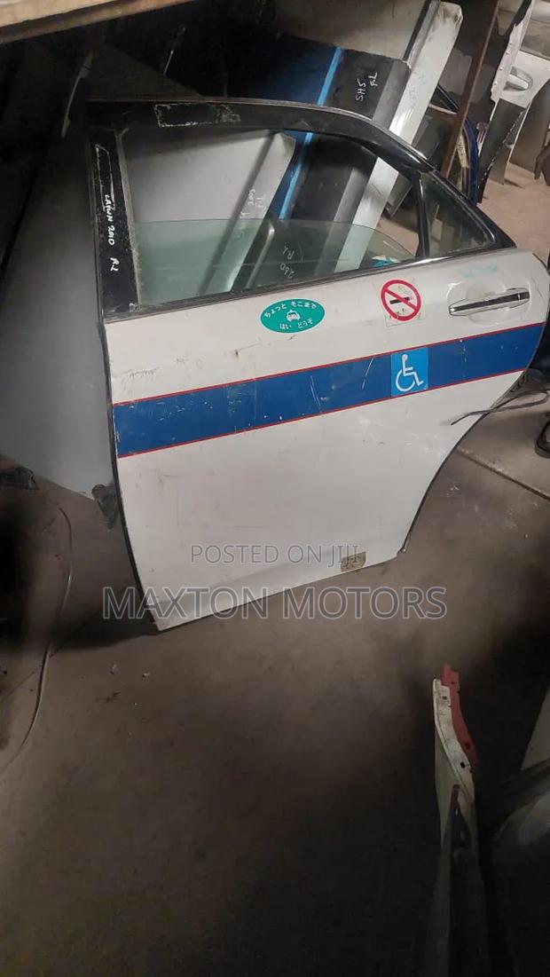 Toyota Crown Rear Door Grs200 - thumbnail 2