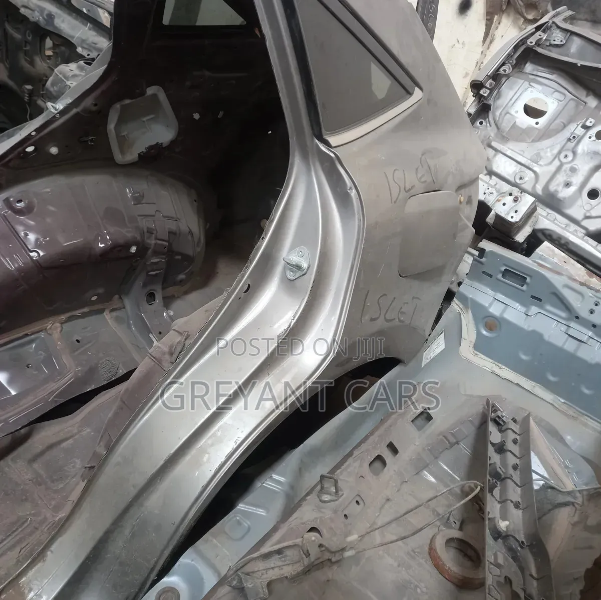 Toyota Harrier Rear Cut