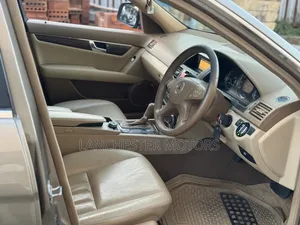 Mercedes-Benz C200 2007 Gold