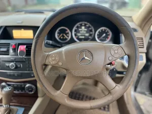 Mercedes-Benz C200 2007 Gold