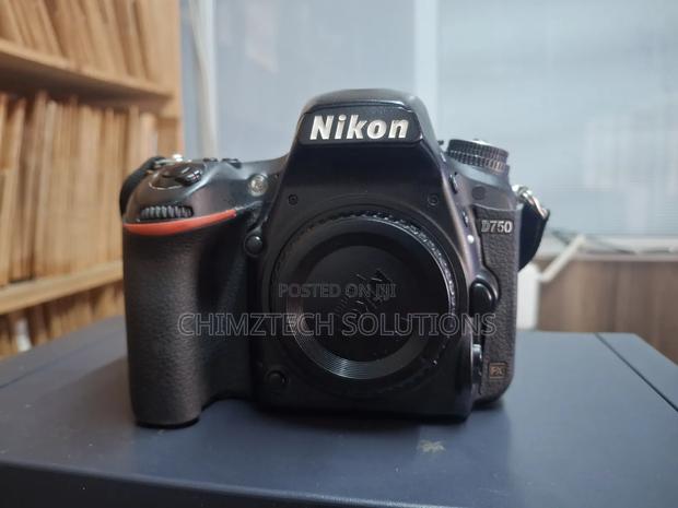 Nikon D750 28-70mm F2.8 - thumbnail 2