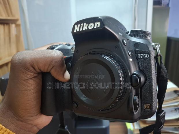 Nikon D750 28-70mm F2.8 - thumbnail 3