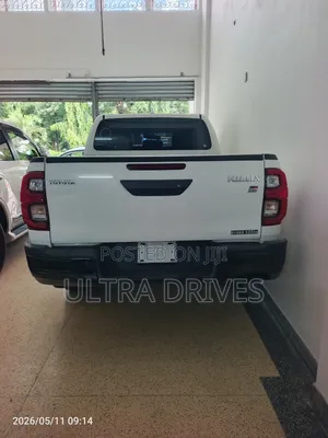 Toyota Hilux 2021 White