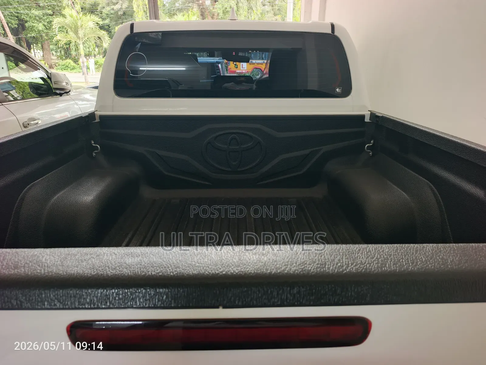 Toyota Hilux 2021 White