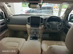 Toyota Land Cruiser 2019 White