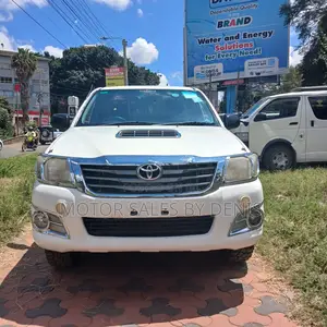 Toyota Hilux 2014 White