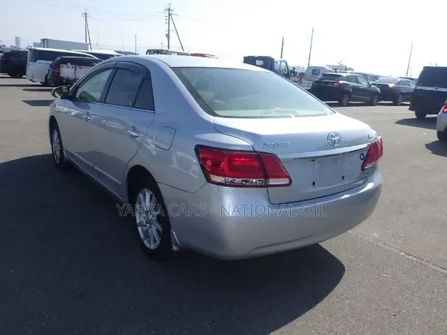 Toyota Premio 2019 Silver