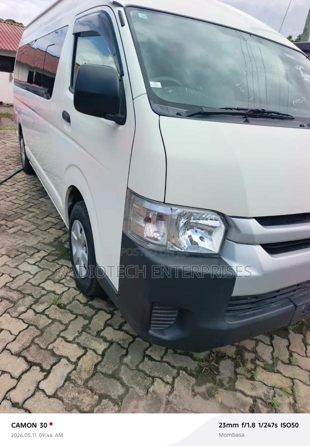 Toyota HiAce 2019 White - thumbnail 3