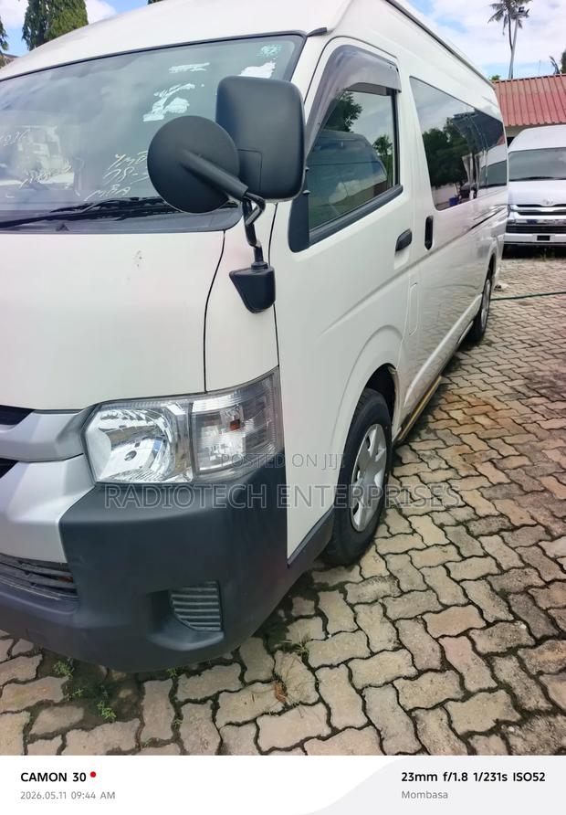 Toyota HiAce 2019 White - thumbnail 4