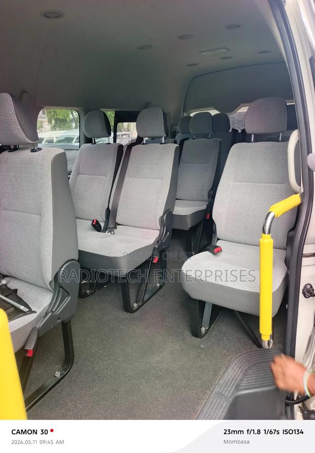 Toyota HiAce 2019 White - thumbnail 5