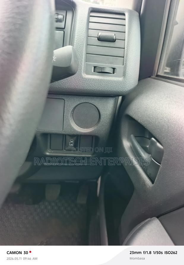 Toyota HiAce 2019 White - thumbnail 6