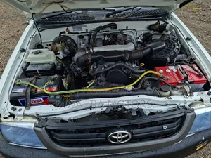 Toyota Hilux 2004 Pearl