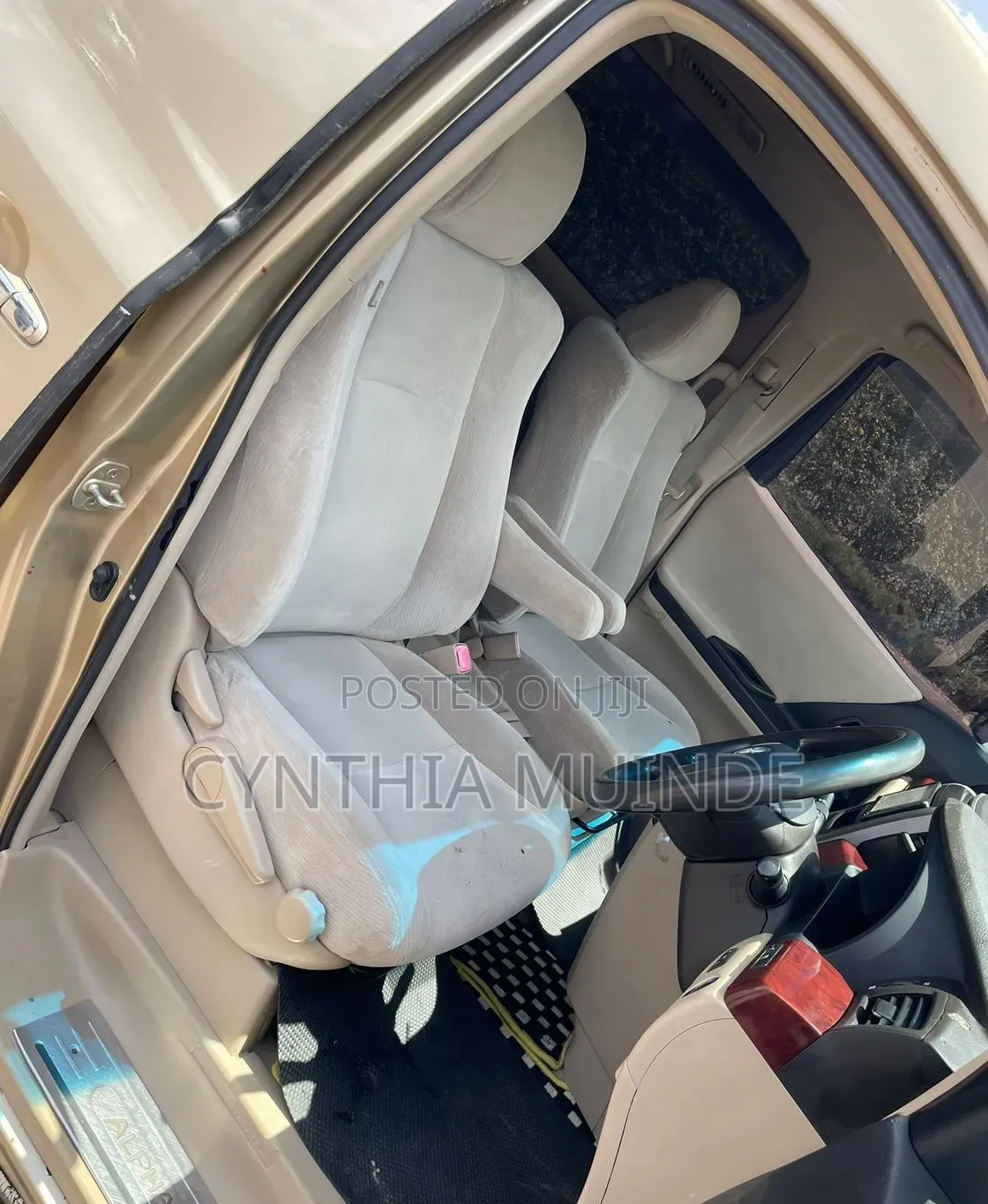 Toyota Alphard 2010 Gold