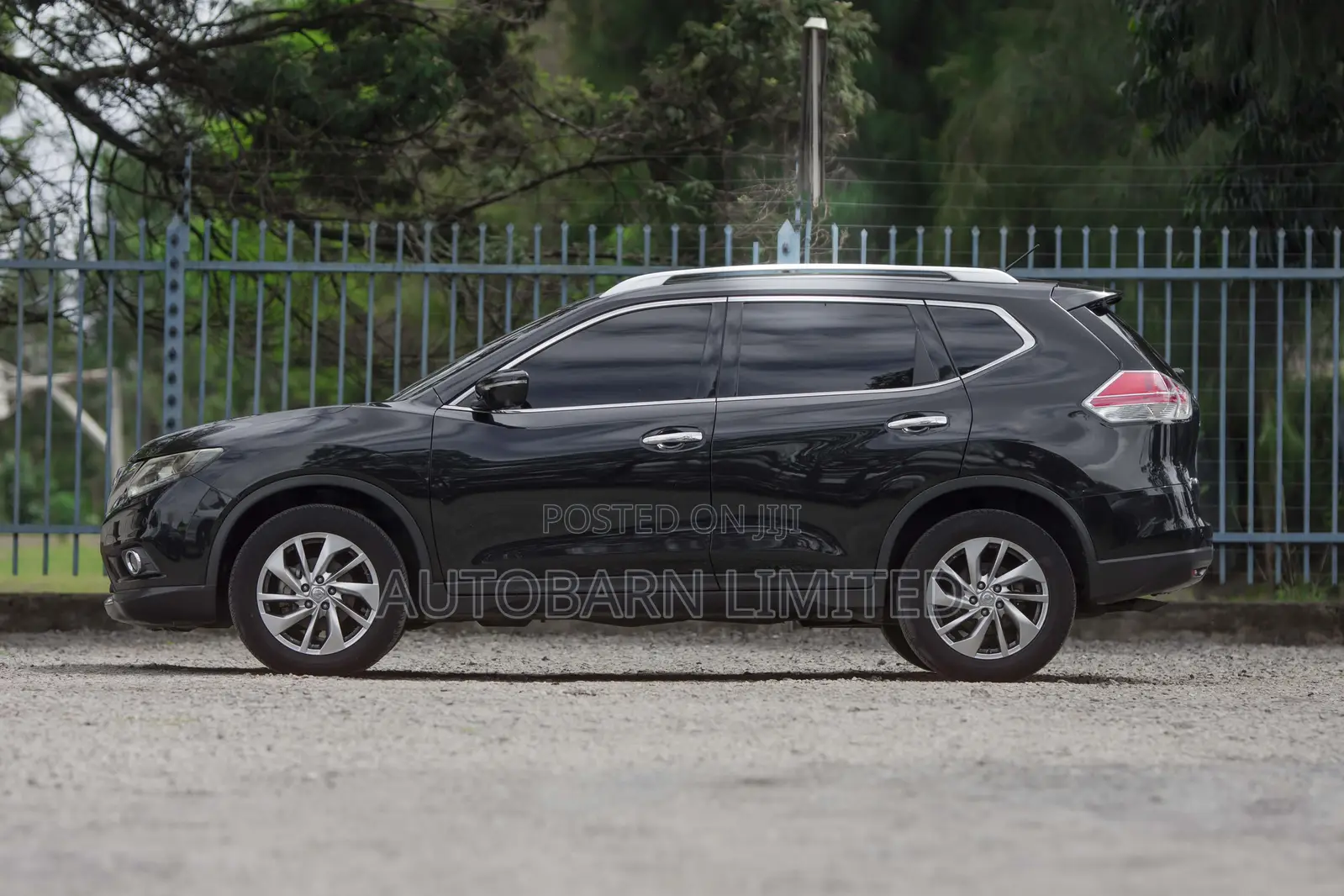 Nissan X-Trail 2.0 Petrol FWD 2017 Black