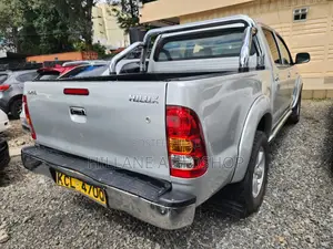 Toyota Hilux 2010 Silver