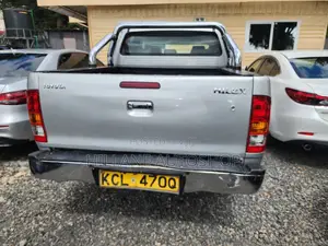 Toyota Hilux 2010 Silver