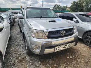 Toyota Hilux 2010 Silver