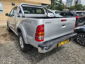 Toyota Hilux 2010 Silver