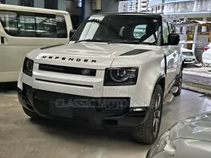 Land Rover Defender SE 2023 White