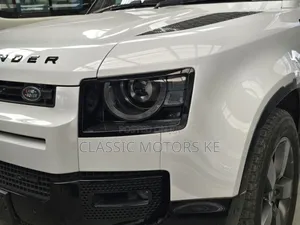 Land Rover Defender SE 2023 White