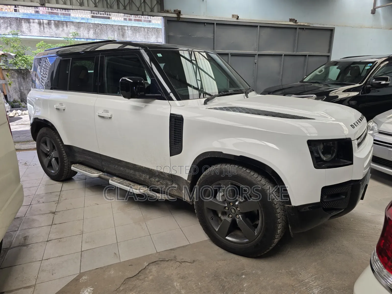 Land Rover Defender SE 2023 White