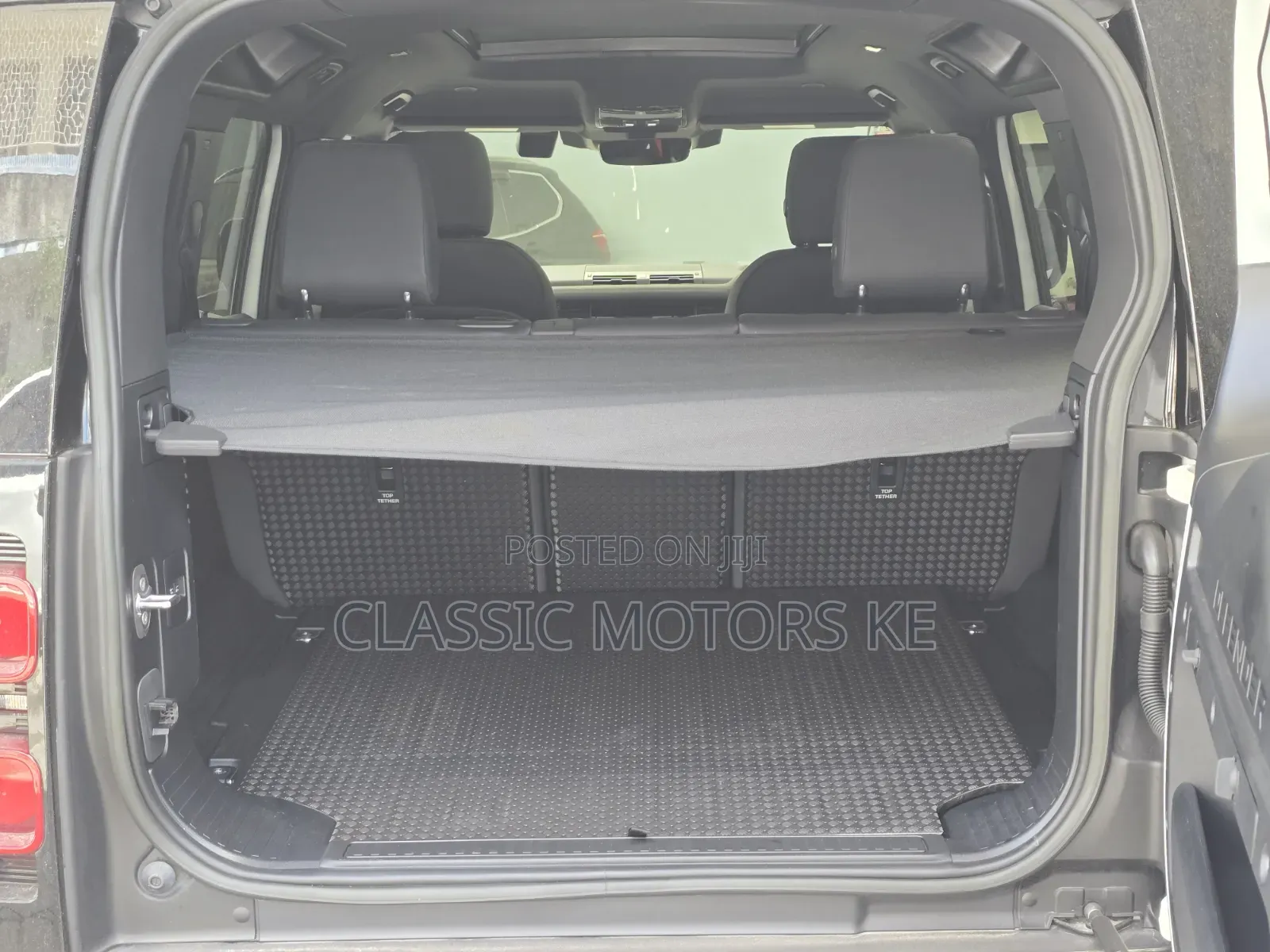 Land Rover Defender SE 2023 White