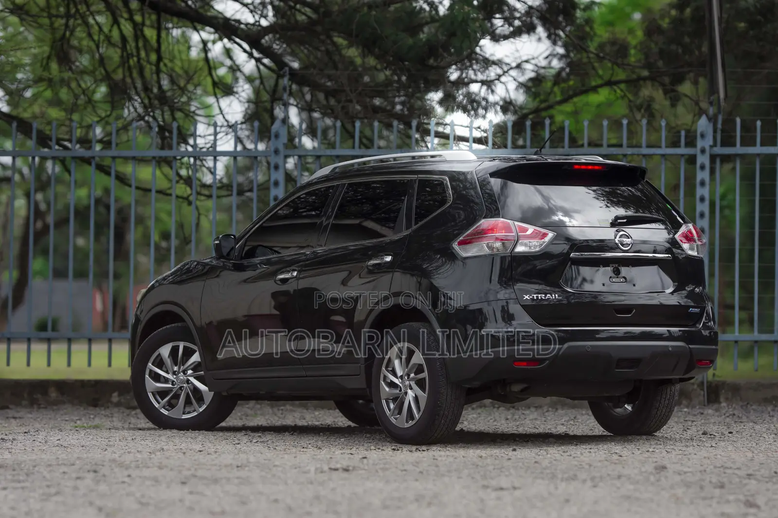 Nissan X-Trail 2.0 Petrol FWD 2017 Black