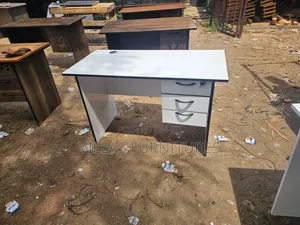 Spacious Desk and Study Rooms