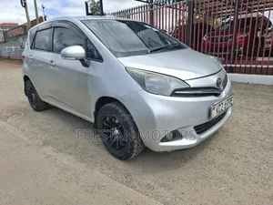Toyota Ractis 2013 Silver
