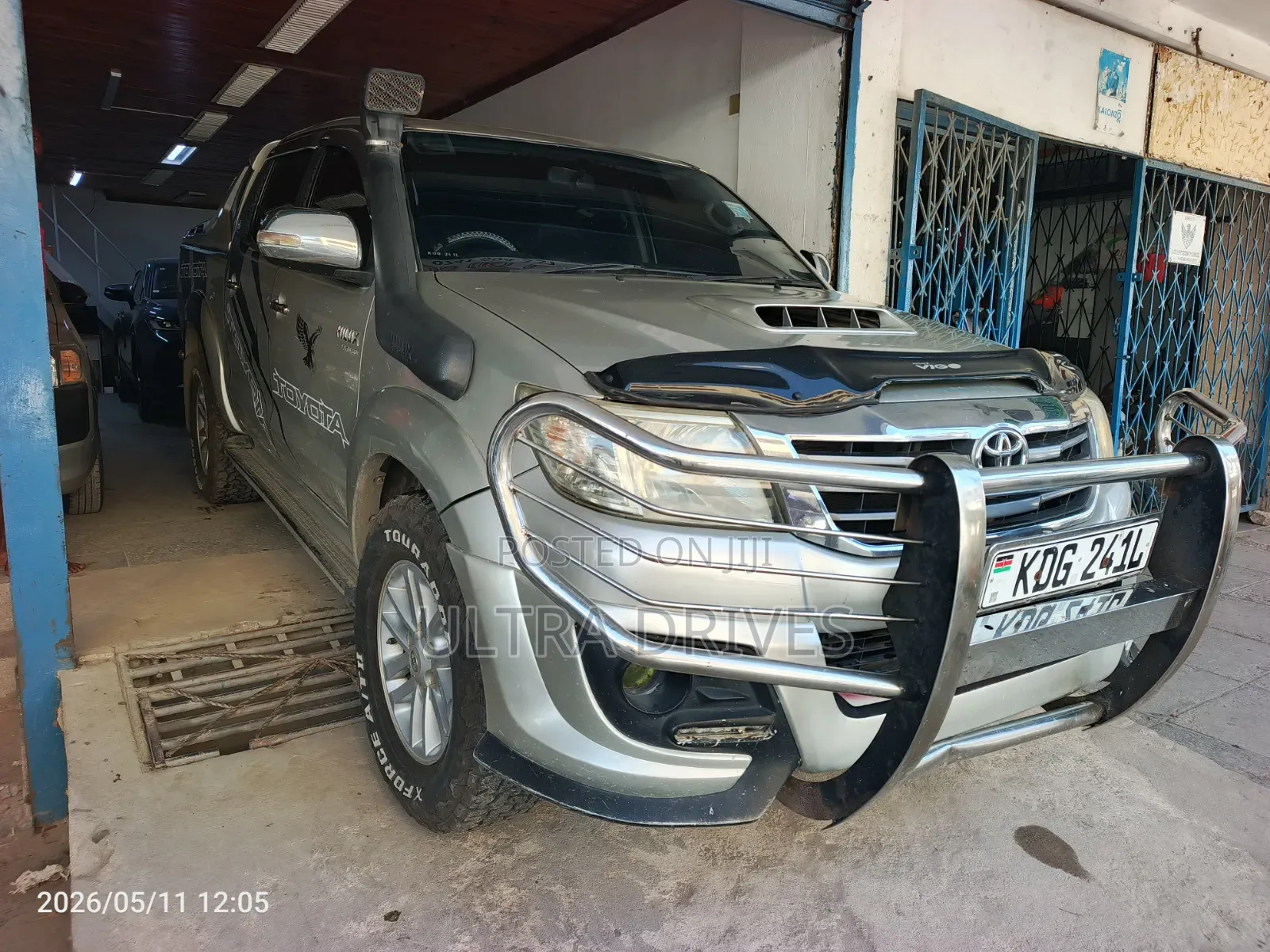 Toyota Hilux 2013 Gray