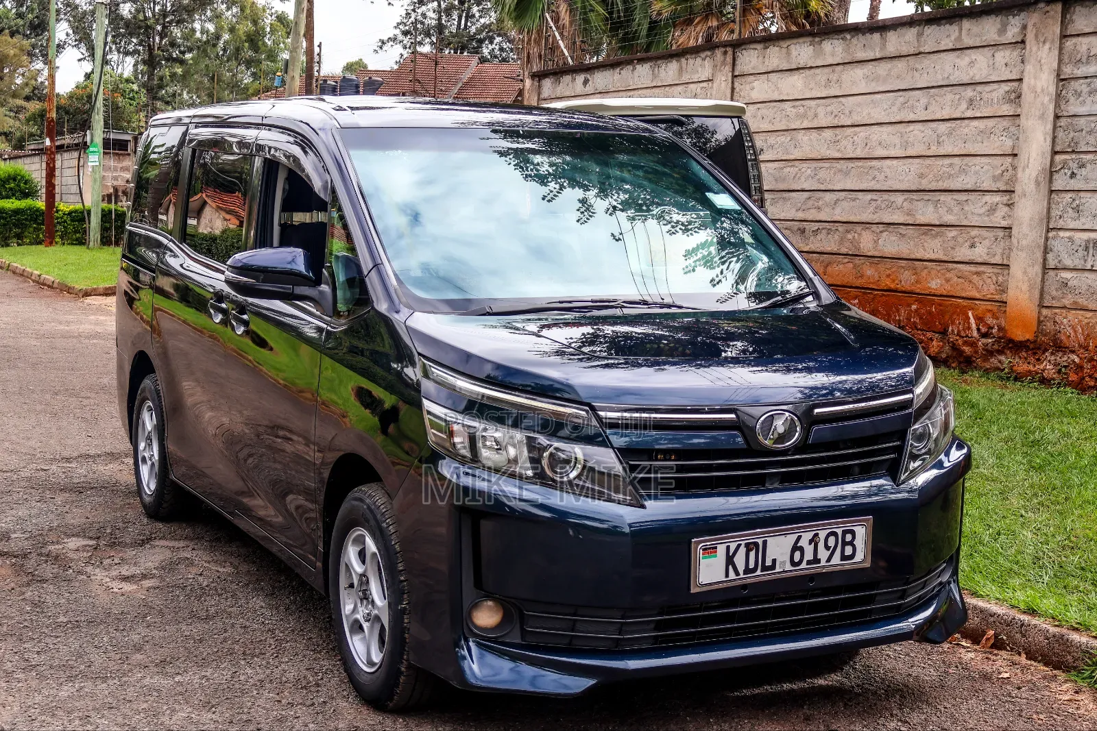 Toyota Voxy 2016 Blue