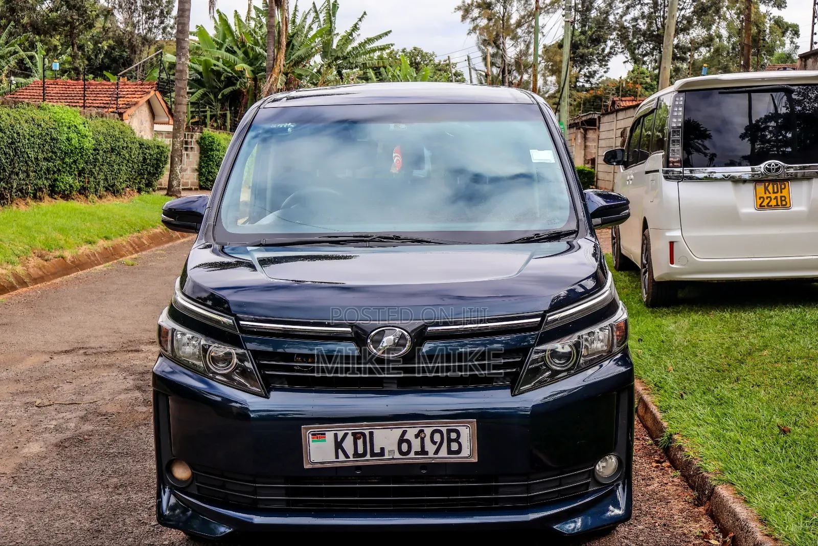 Toyota Voxy 2016 Blue