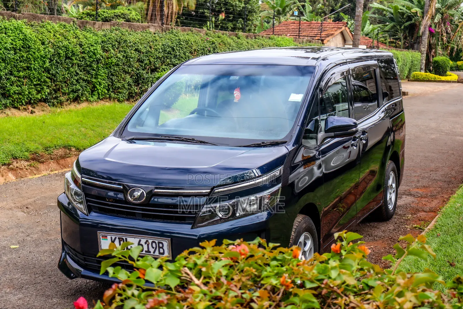Toyota Voxy 2016 Blue
