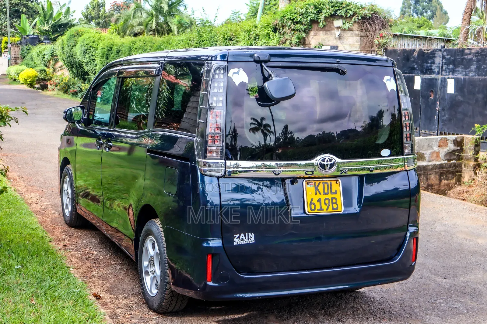 Toyota Voxy 2016 Blue
