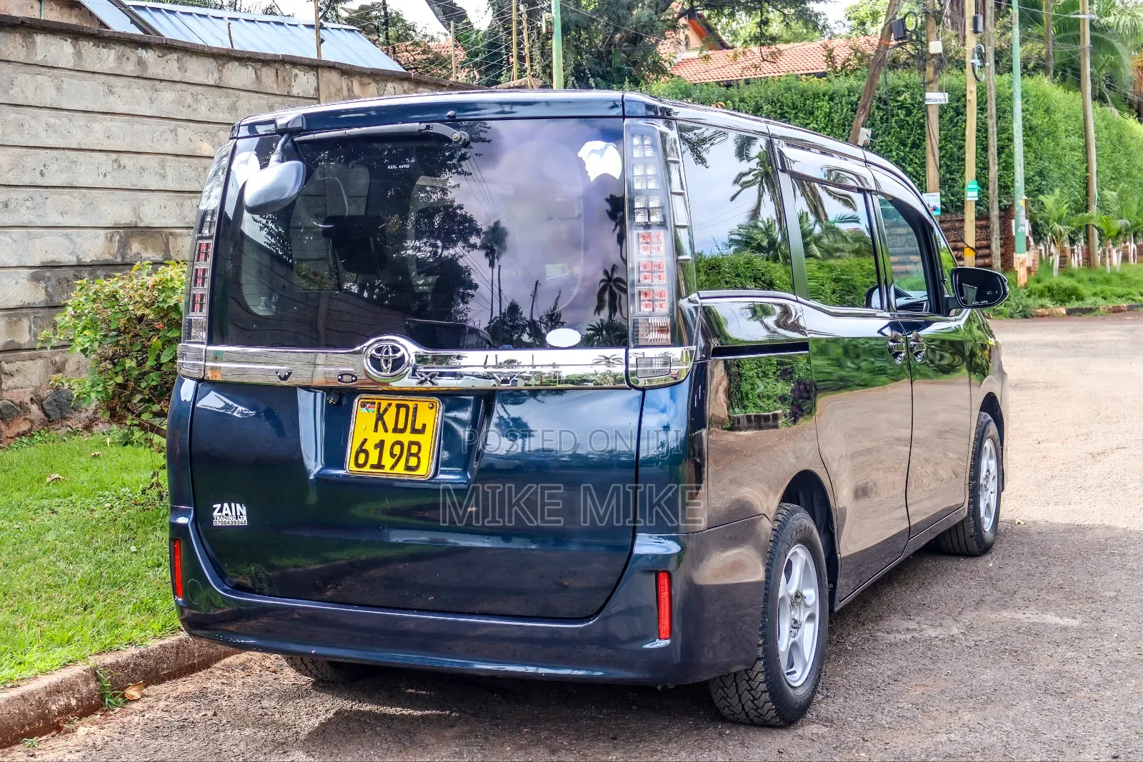 Toyota Voxy 2016 Blue